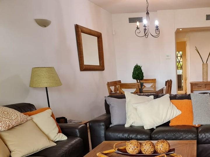 2 sovrum Lägenhet till salu i Nueva Andalucia med pool garage - 385 000 € (Ref: 9447959)