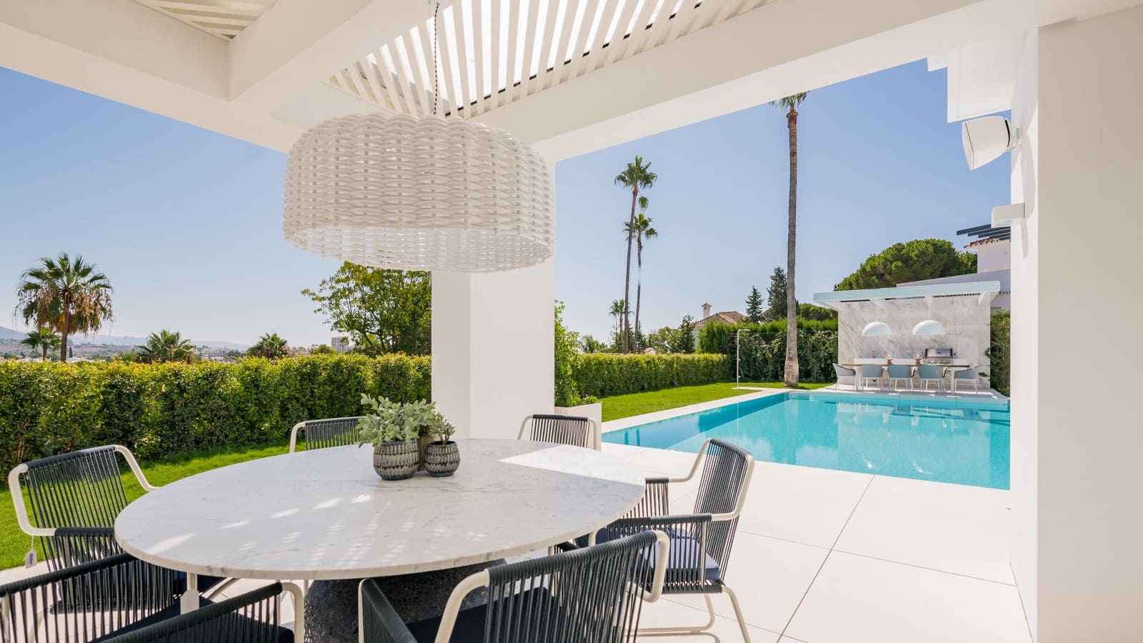 4 bedroom Villa for sale in Marbella with pool garage - € 3,825,000 (Ref: 9447970)