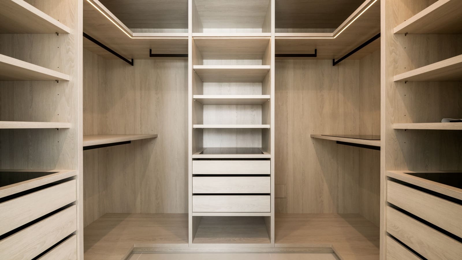 4 bedroom Villa for sale in Marbella with pool garage - € 3,825,000 (Ref: 9447970)