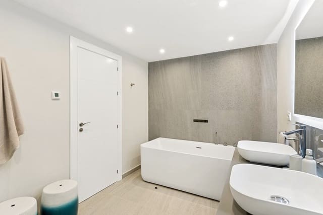 2 sovrum Lägenhet till salu i Nueva Andalucia, Marbella med pool garage - 699 000 € (Ref: 9447979)