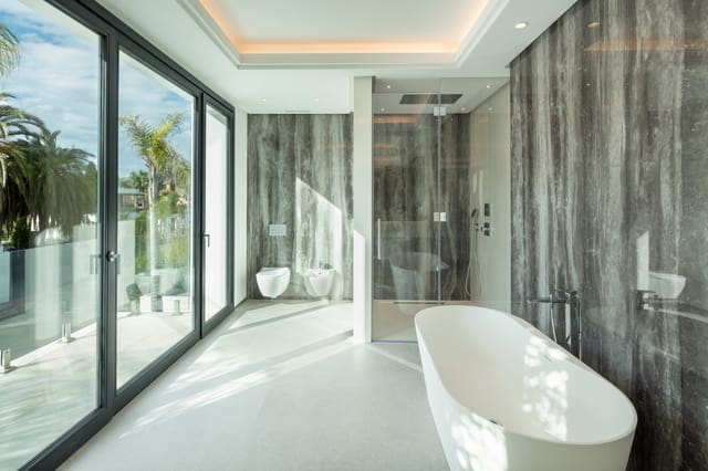 5 sypialnia Willa na sprzedaż w Marbella z basenem garażem - 3 900 000 € (Ref: 9447993)