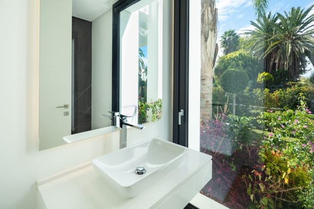 5 sypialnia Willa na sprzedaż w Marbella z basenem garażem - 3 900 000 € (Ref: 9447993)