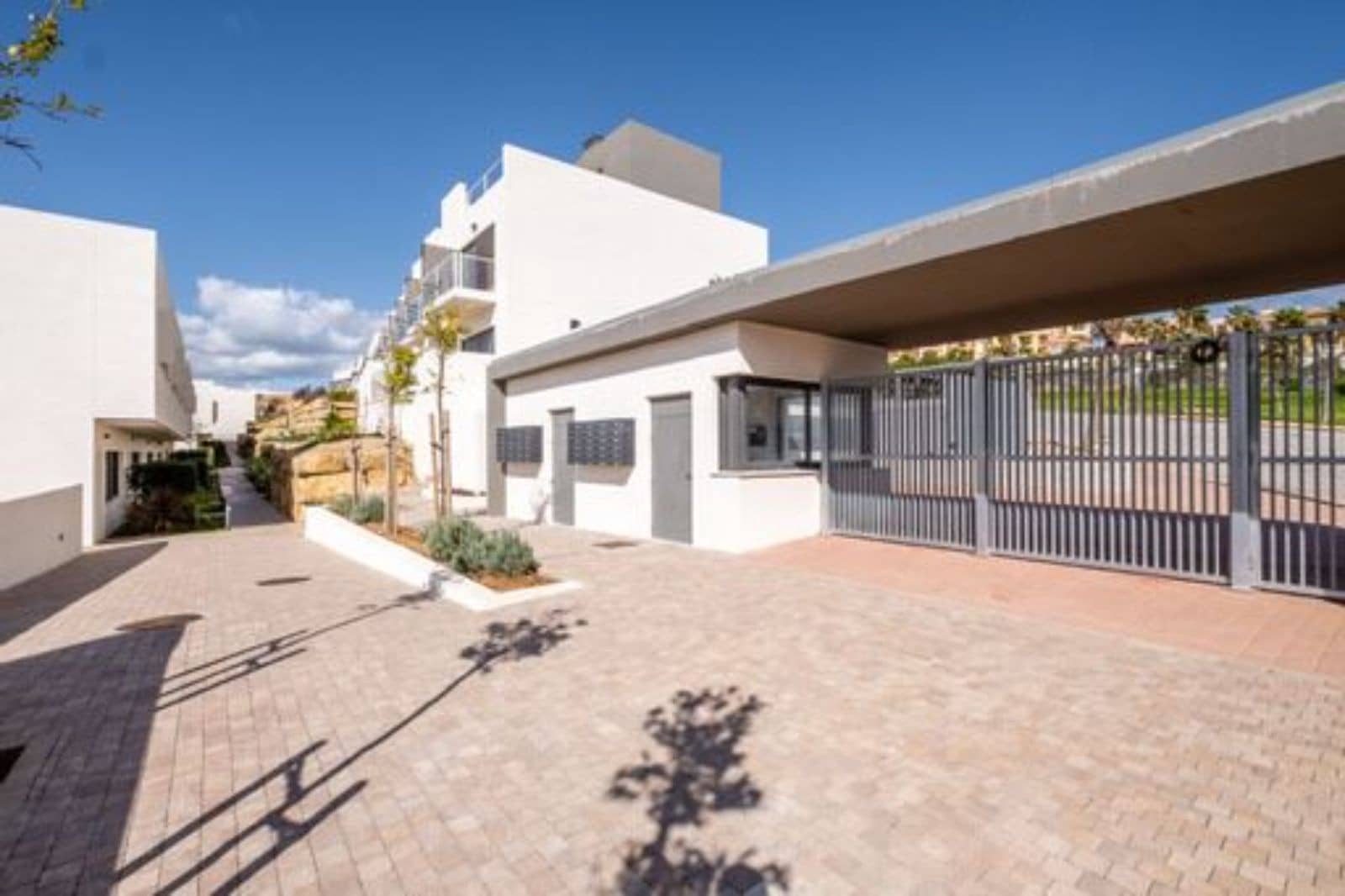 3 sypialnia Willa na sprzedaż w Marbella z basenem garażem - 268 000 € (Ref: 9448005)
