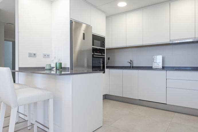 2 makuuhuone Huoneisto myytävänä paikassa Estepona mukana uima-altaan 
autotalli - 285 000 € (Ref: 9448010)