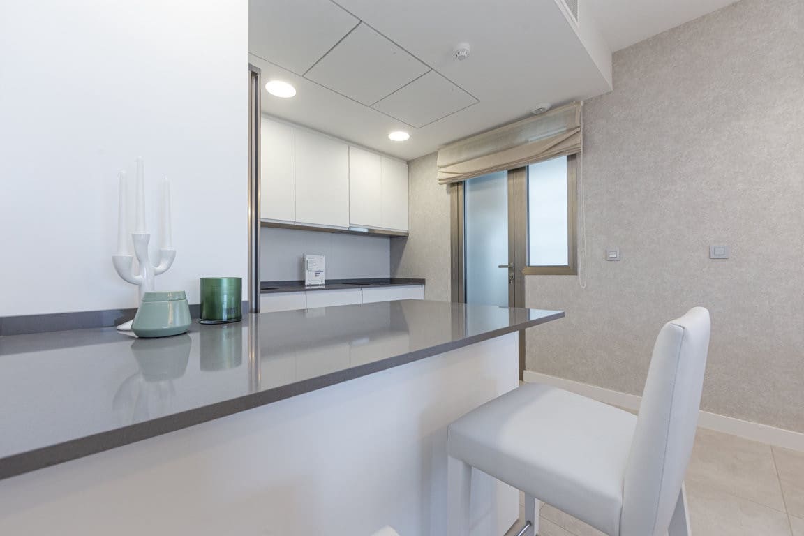 2 makuuhuone Huoneisto myytävänä paikassa Estepona mukana uima-altaan 
autotalli - 285 000 € (Ref: 9448010)