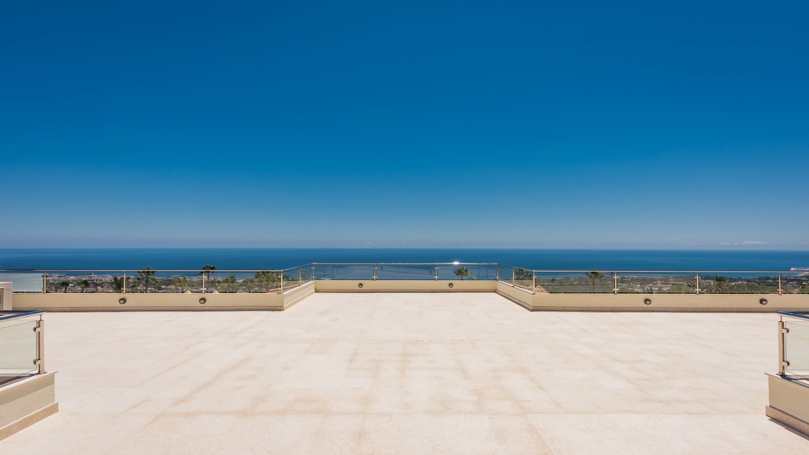 7 sypialnia Willa na sprzedaż w Marbella z basenem garażem - 6 700 000 € (Ref: 9448024)