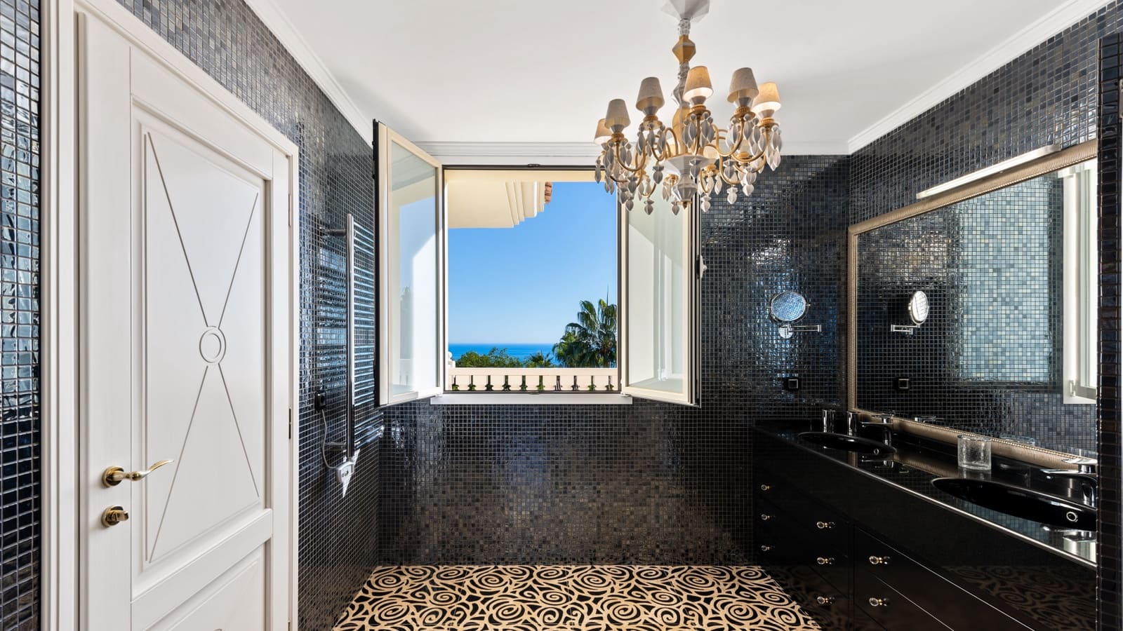 7 sypialnia Willa na sprzedaż w Marbella z basenem garażem - 6 700 000 € (Ref: 9448024)