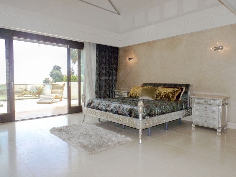 6 bedroom Villa for sale in Marbella with pool garage - € 6,595,000 (Ref: 9448044)