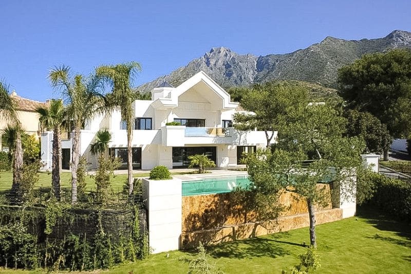 6 bedroom Villa for sale in Marbella with pool garage - € 6,595,000 (Ref: 9448044)