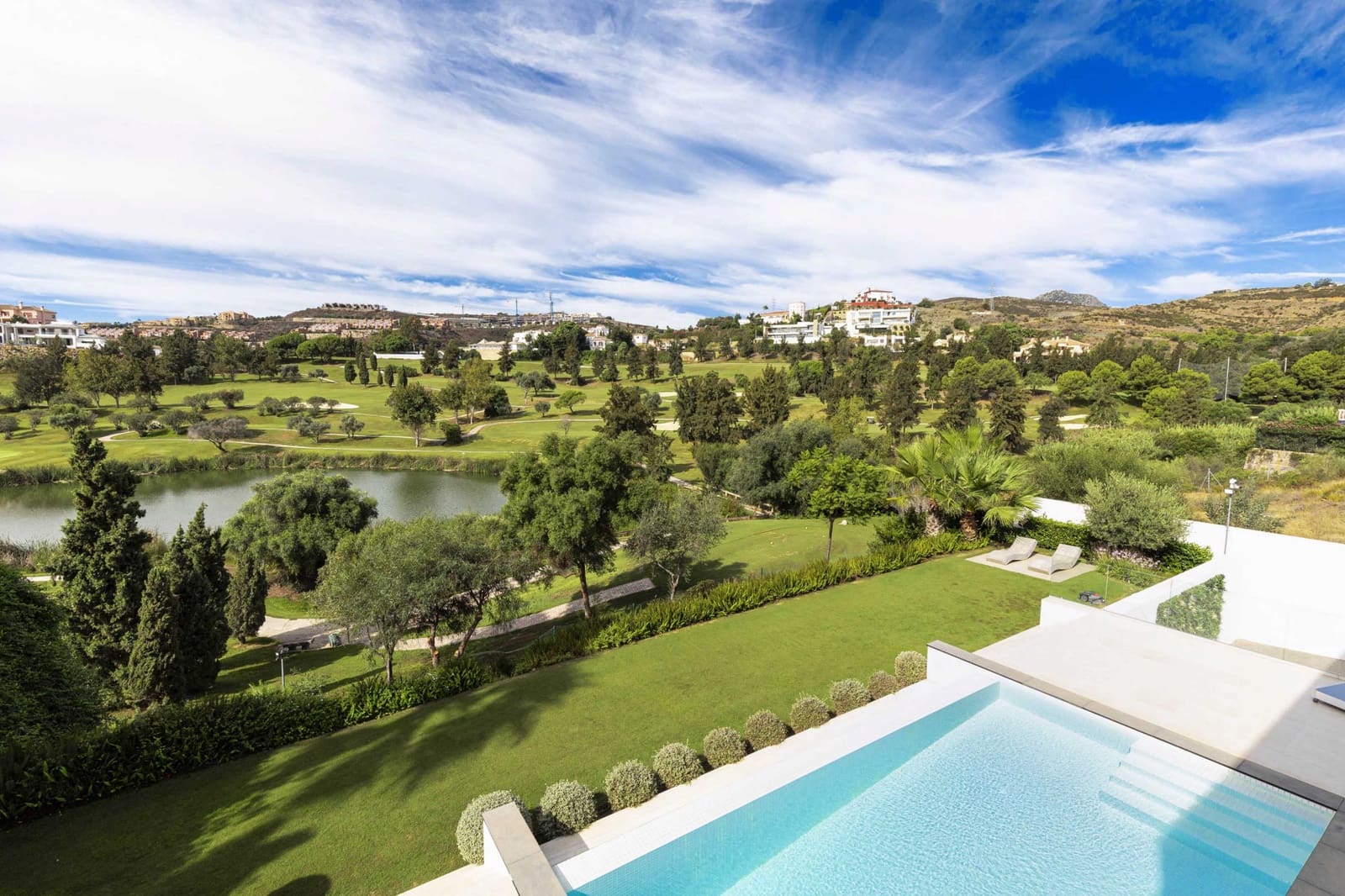5 soverom Villa til salgs i Mijas Costa med svømmebasseng garasje - € 2 690 000 (Ref: 9448061)