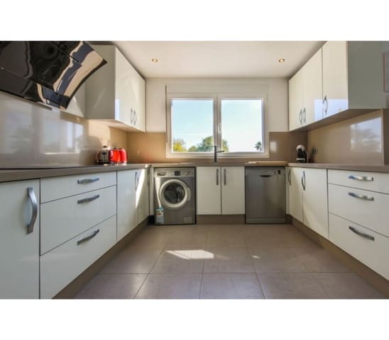 3 sypialnia Willa na sprzedaż w Costalita, Estepona z basenem garażem - 1 600 000 € (Ref: 9448072)