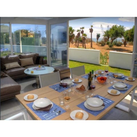 3 sypialnia Willa na sprzedaż w Costalita, Estepona z basenem garażem - 1 600 000 € (Ref: 9448072)