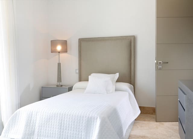 6 sypialnia Willa na sprzedaż w Marbella z basenem garażem - 3 500 000 € (Ref: 9448092)