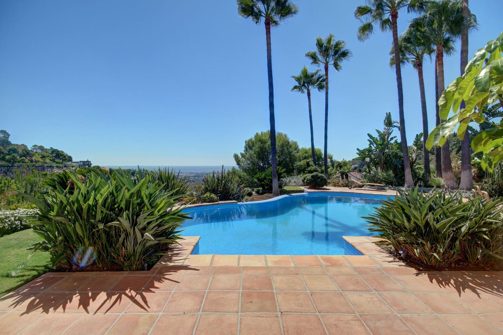 4 bedroom Villa for sale in Marbella with pool garage - € 2,595,000 (Ref: 9448093)
