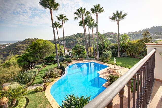 4 bedroom Villa for sale in Marbella with pool garage - € 2,595,000 (Ref: 9448093)