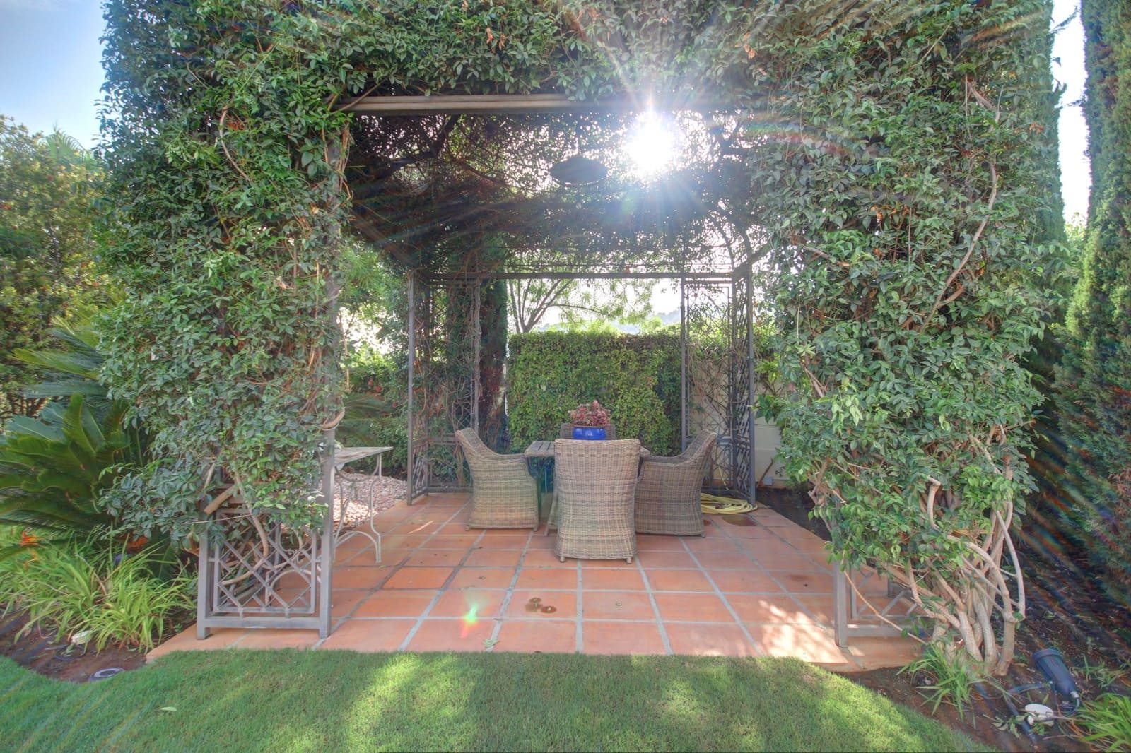 4 bedroom Villa for sale in Marbella with pool garage - € 2,595,000 (Ref: 9448093)