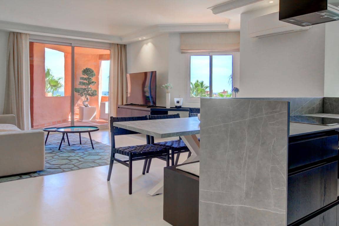 2 soverom Leilighet til salgs i New Golden Mile med svømmebasseng garasje - € 895 000 (Ref: 9448096)