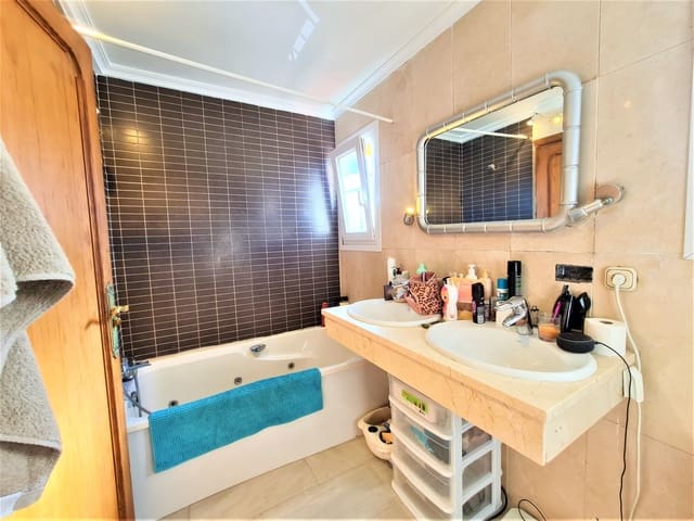 Chalet de 4 habitaciones en Nueva Andalucia, Marbella en venta con piscina - 1.279.000 € (Ref: 9448098)