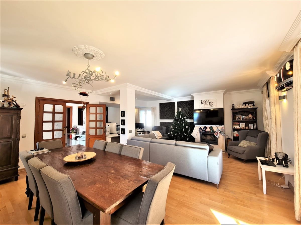 Chalet de 4 habitaciones en Nueva Andalucia en venta con piscina - 1.279.000 € (Ref: 9448098)