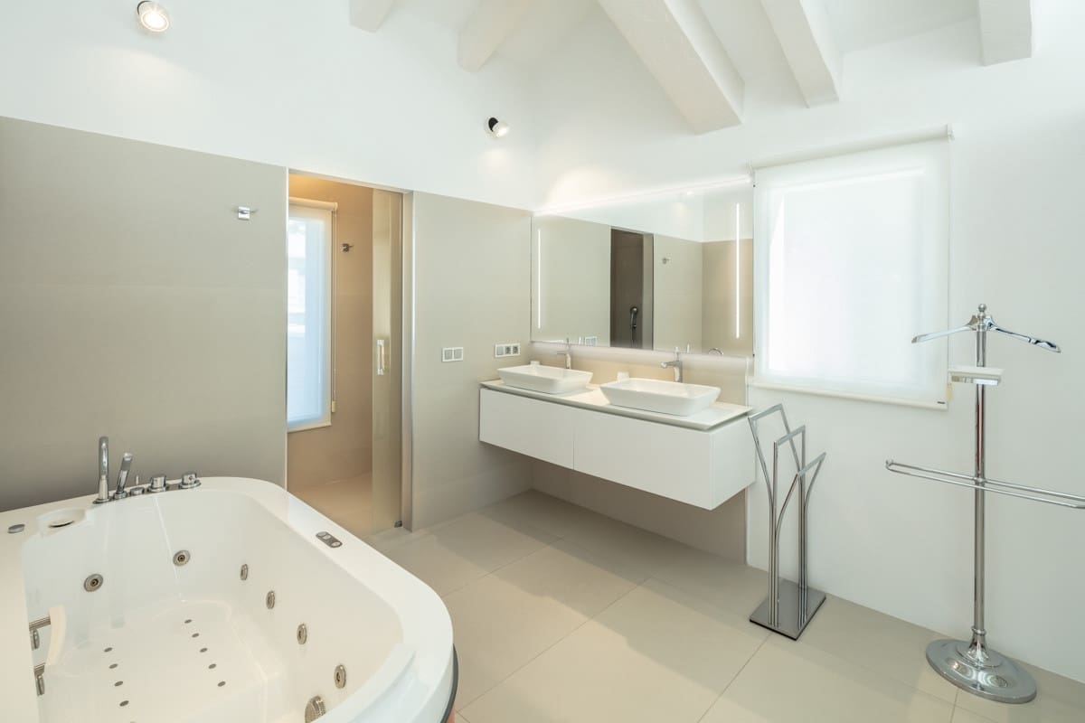 5 sypialnia Willa na sprzedaż w Marbella z basenem garażem - 3 500 000 € (Ref: 9448108)