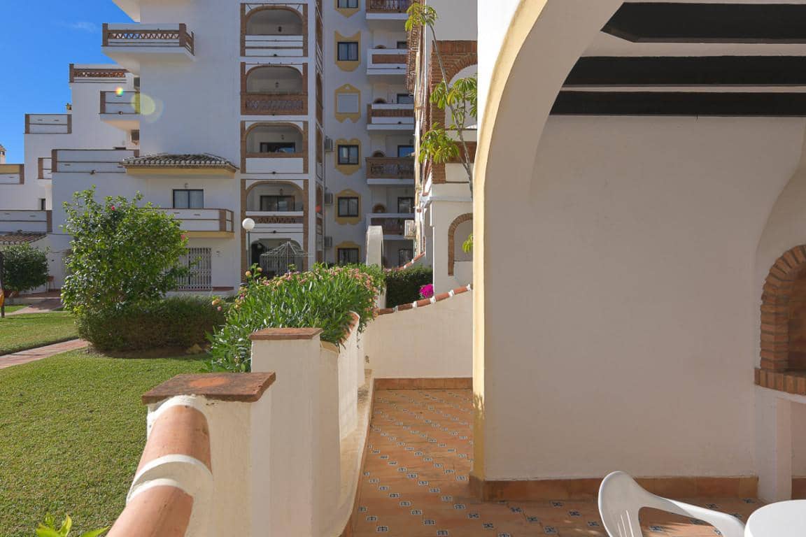 2 soveværelse Lejlighed til salg i Mijas Costa med swimmingpool garage - € 199.000 (Ref: 9448109)