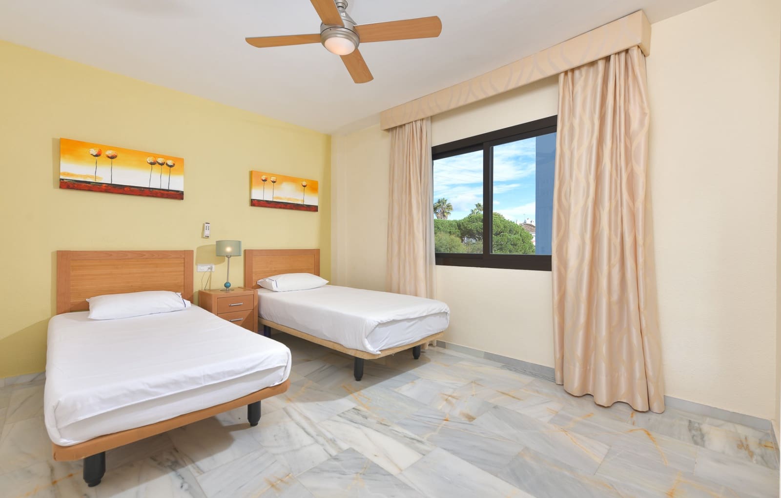 2 soveværelse Lejlighed til salg i Mijas Costa med swimmingpool garage - € 199.000 (Ref: 9448109)