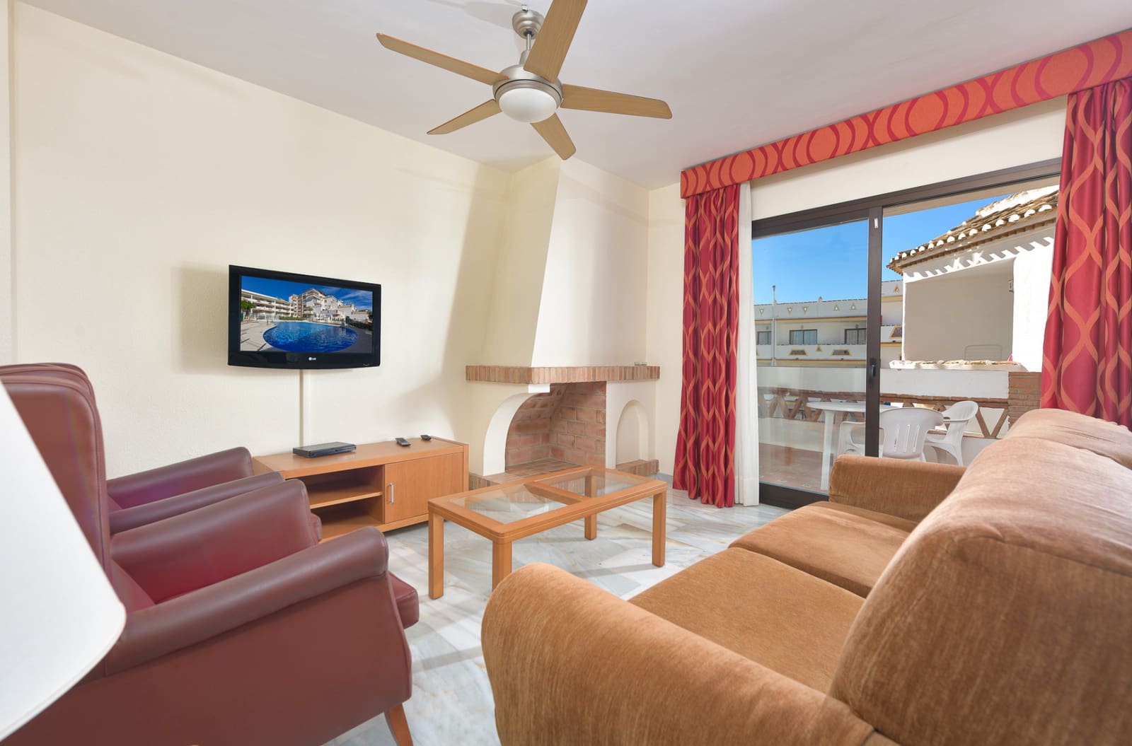 2 soveværelse Lejlighed til salg i Mijas Costa med swimmingpool garage - € 199.000 (Ref: 9448109)