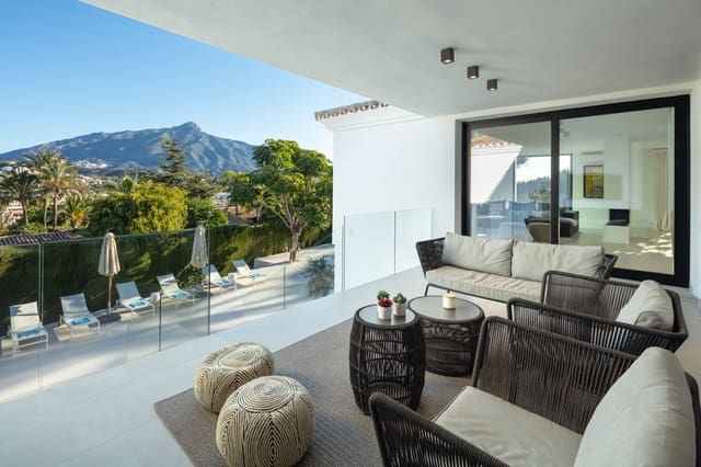 4 bedroom Villa for sale in Marbella with pool garage - € 3,995,000 (Ref: 9448116)