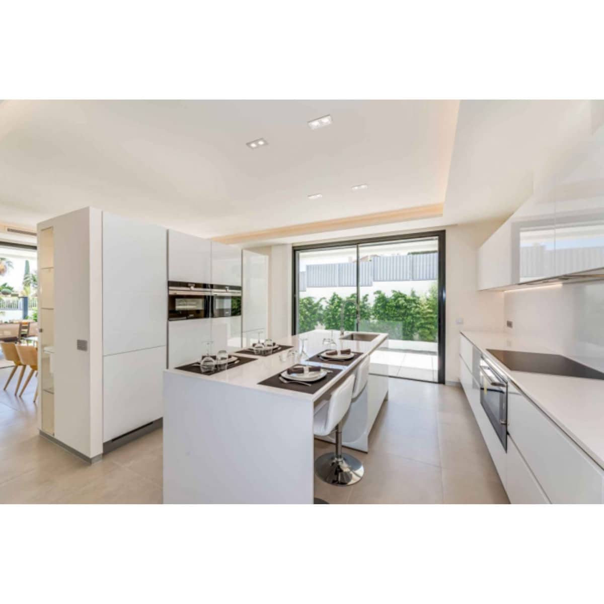 6 Zimmer Villa zu verkaufen in Marbella mit Pool Garage - 2.950.000 € (Ref: 9448118)