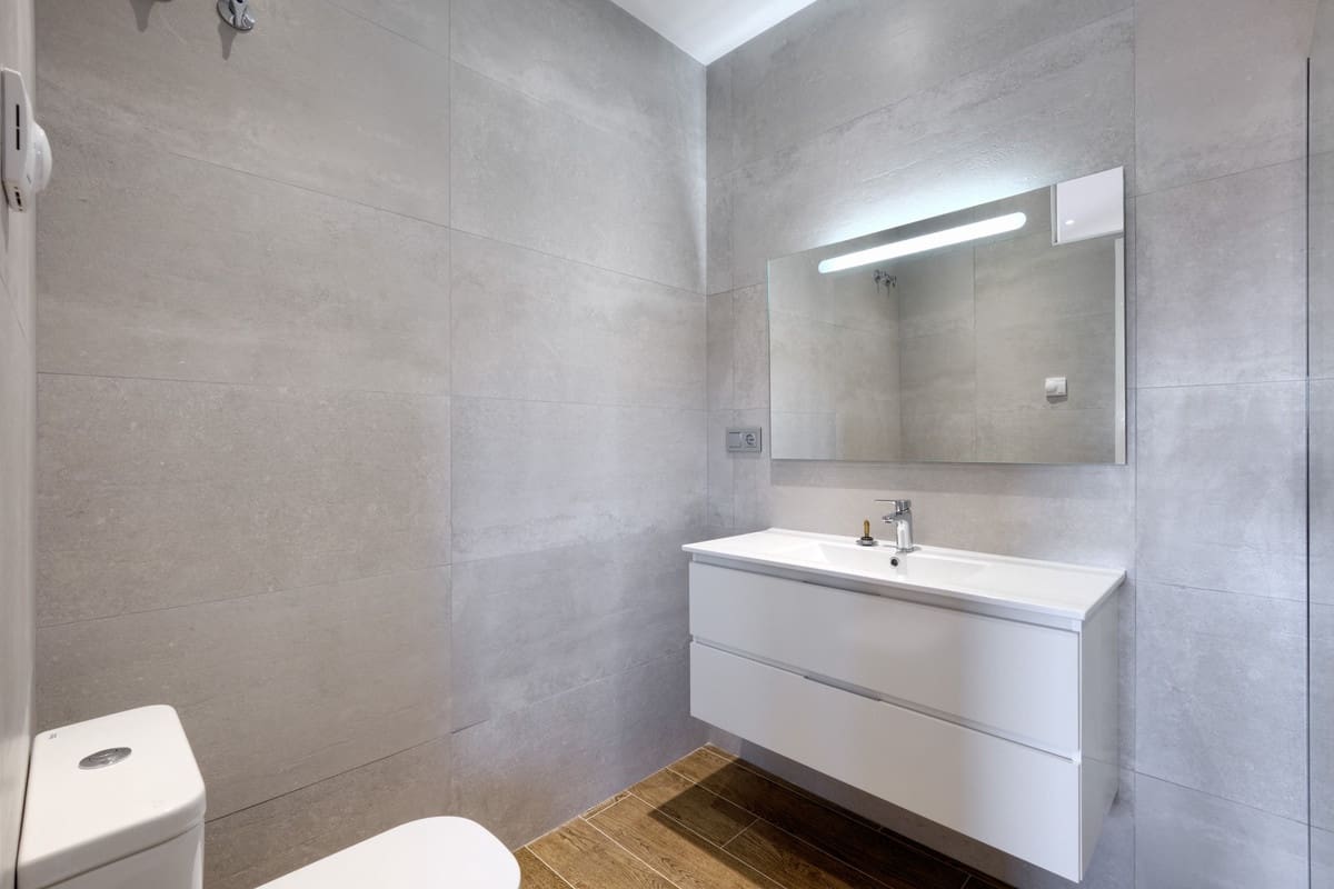 3 bedroom Apartment for sale in Estepona with pool - € 695,000 (Ref: 9448121)