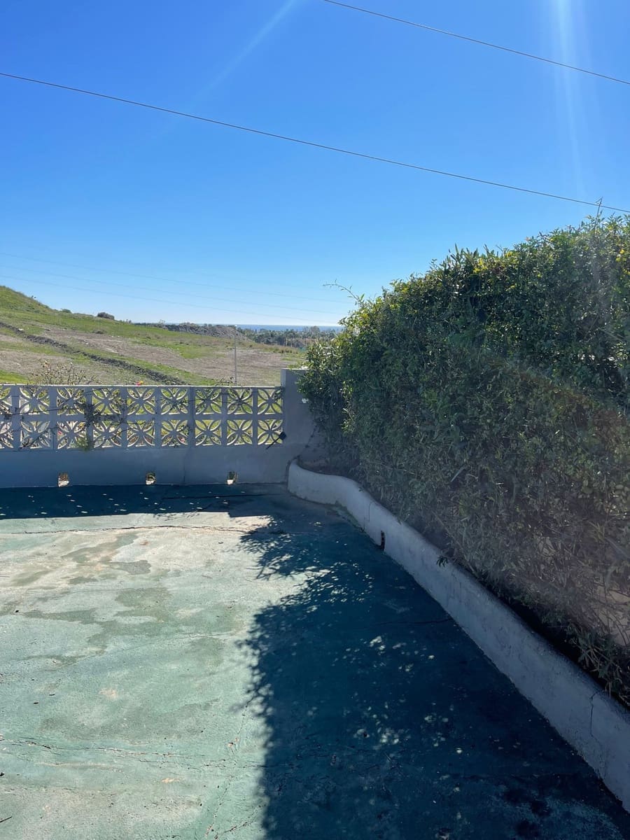 2 chambre Villa/Maison à vendre à Nueva Andalucia avec piscine garage - 350 000 € (Ref: 9448123)