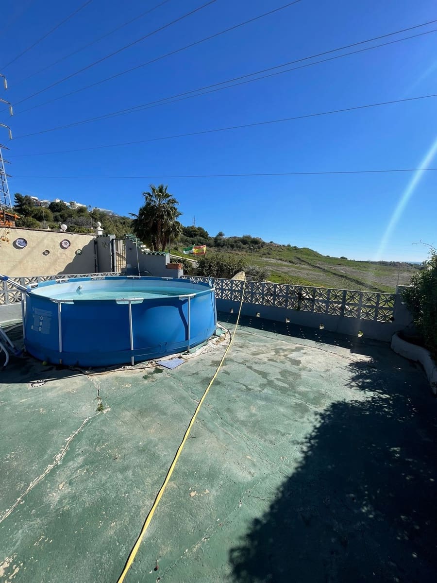 2 chambre Villa/Maison à vendre à Nueva Andalucia avec piscine garage - 350 000 € (Ref: 9448123)