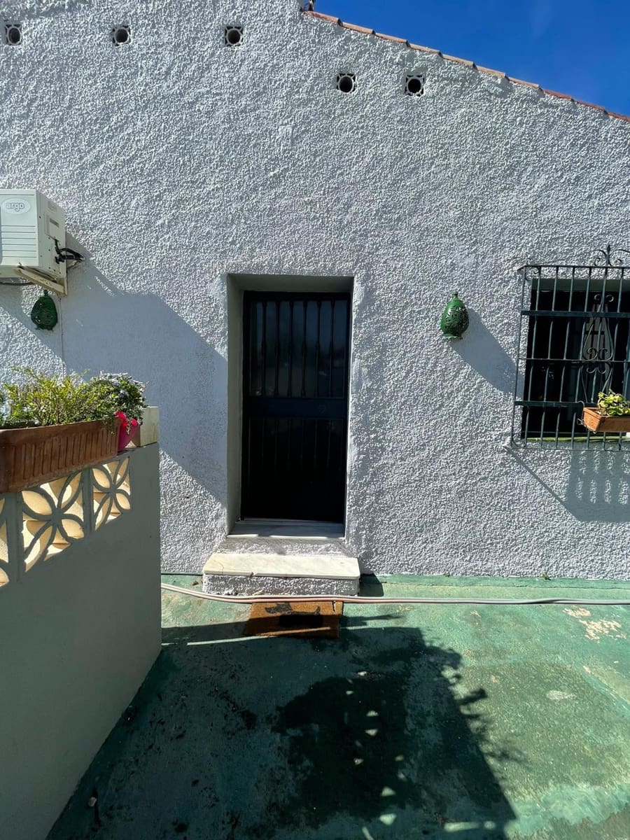 2 chambre Villa/Maison à vendre à Nueva Andalucia avec piscine garage - 350 000 € (Ref: 9448123)