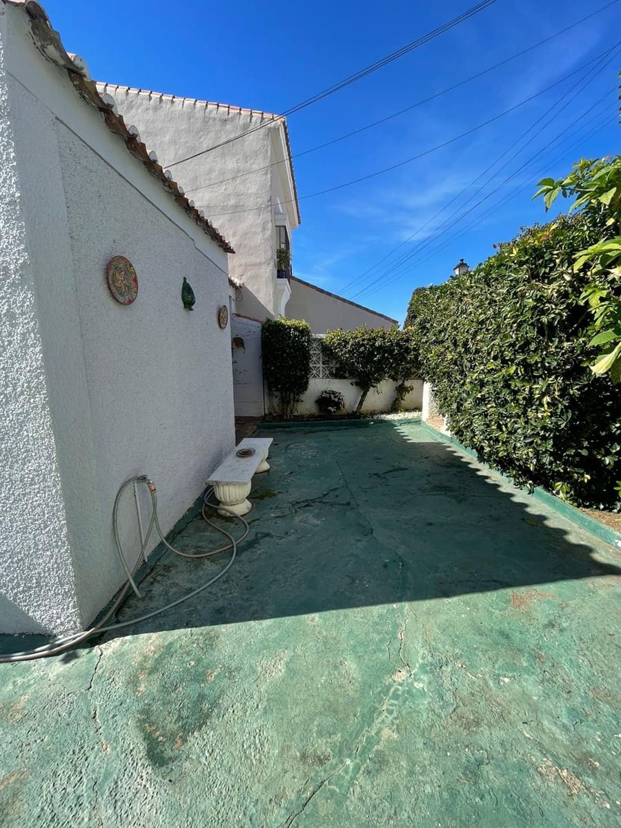 2 chambre Villa/Maison à vendre à Nueva Andalucia avec piscine garage - 350 000 € (Ref: 9448123)