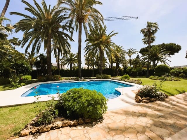 6 sypialnia Willa na sprzedaż w El Paraiso, Estepona z basenem garażem - 1 995 000 € (Ref: 9448145)