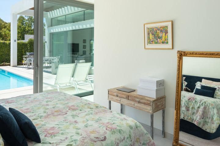 4 sypialnia Willa na sprzedaż w Estepona z basenem garażem - 1 495 000 € (Ref: 9448173)