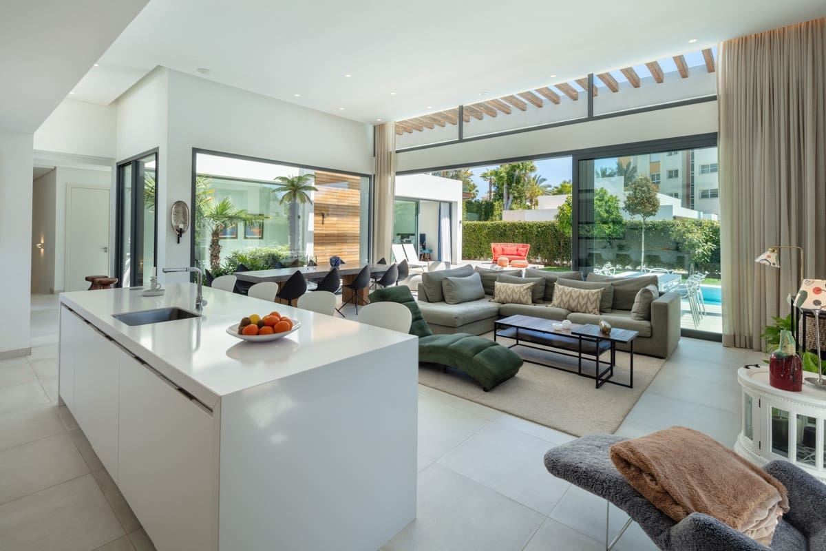 4 sypialnia Willa na sprzedaż w Estepona z basenem garażem - 1 495 000 € (Ref: 9448173)