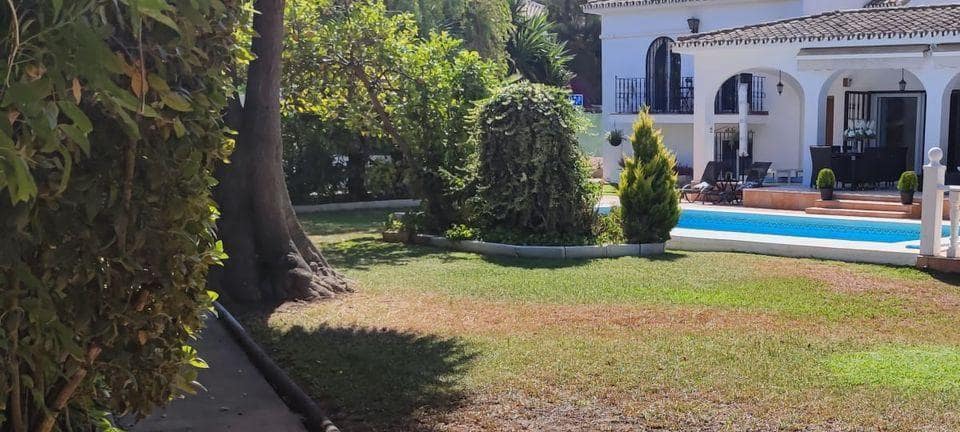 Chalet de 4 habitaciones en Nueva Andalucia en venta con piscina garaje - 1.600.000 € (Ref: 9448176)