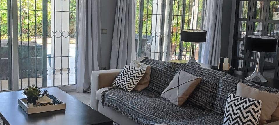 Chalet de 4 habitaciones en Nueva Andalucia en venta con piscina garaje - 1.600.000 € (Ref: 9448176)