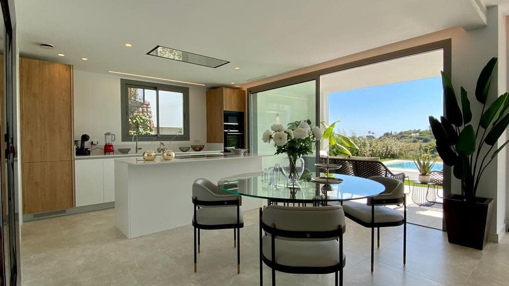 4 sypialnia Willa na sprzedaż w Marbella z basenem garażem - 3 150 000 € (Ref: 9448192)