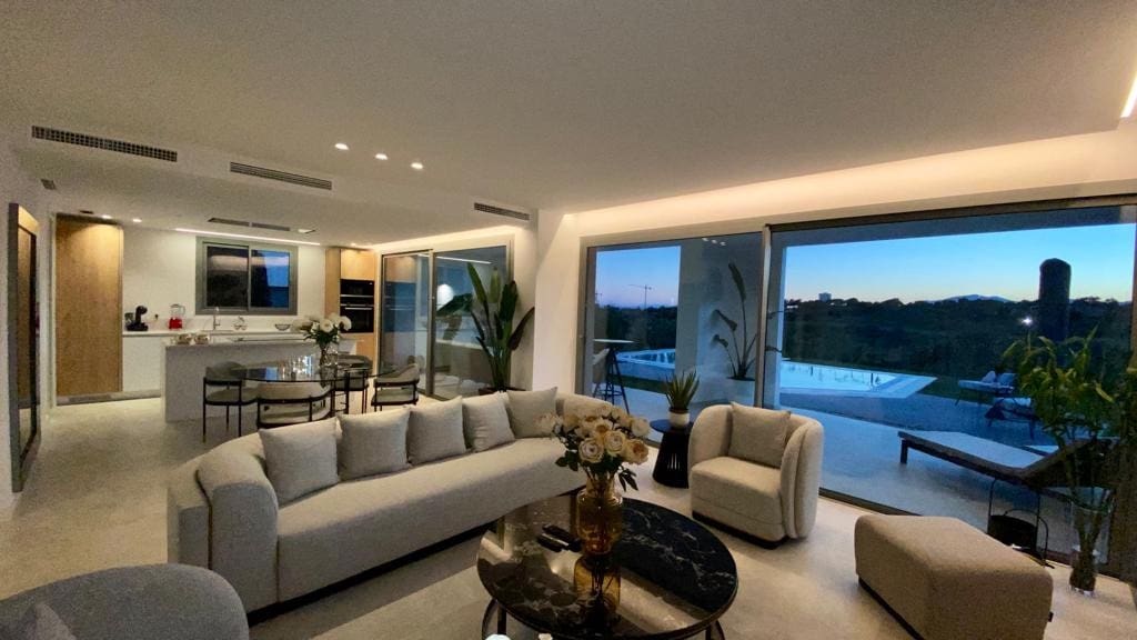 4 sypialnia Willa na sprzedaż w Marbella z basenem garażem - 3 150 000 € (Ref: 9448192)