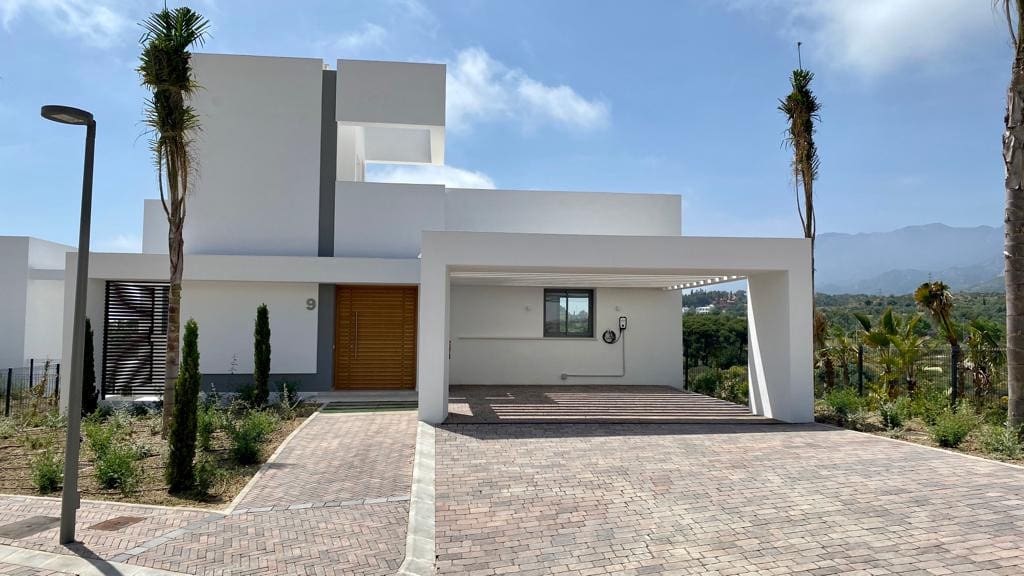 4 sypialnia Willa na sprzedaż w Marbella z basenem garażem - 3 150 000 € (Ref: 9448192)