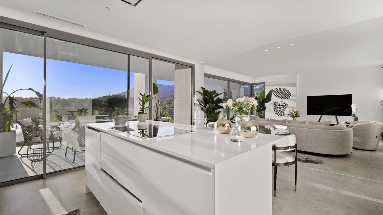 4 sypialnia Willa na sprzedaż w Marbella z basenem garażem - 3 150 000 € (Ref: 9448192)