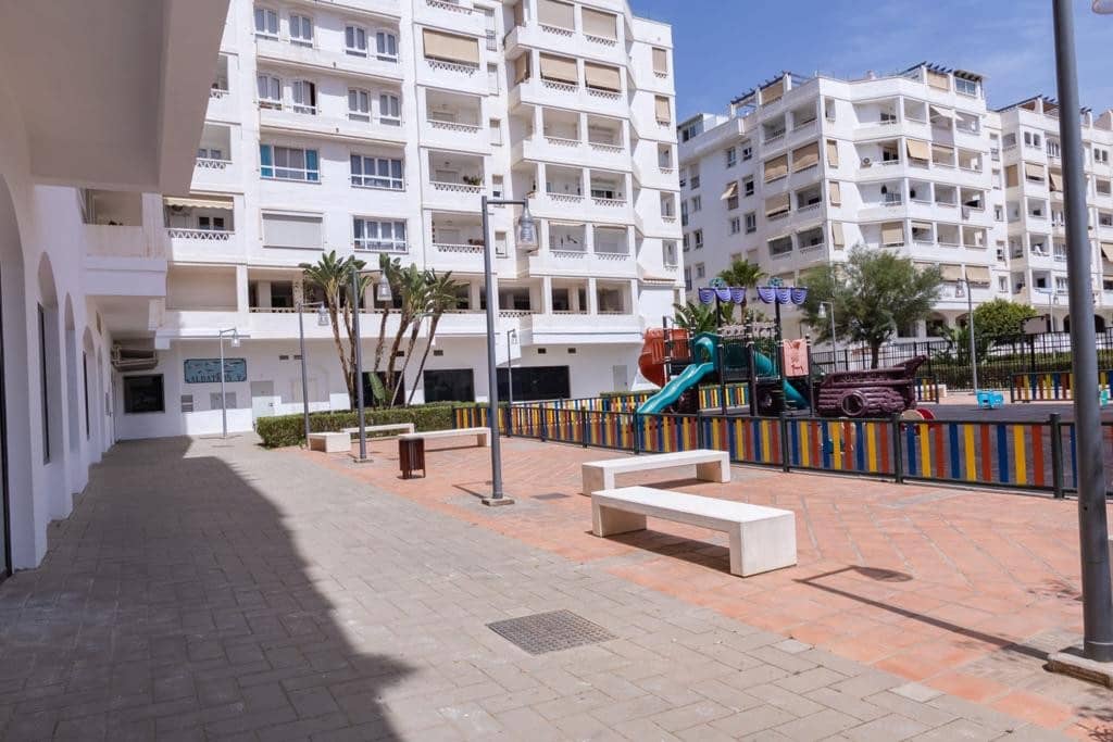 4 soveværelse Lejlighed til salg i Nueva Andalucia med swimmingpool garage - € 375.000 (Ref: 9448194)