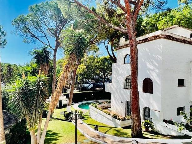 Apartamento de 3 habitaciones en Marbella en venta con piscina garaje - 545.000 € (Ref: 9448210)