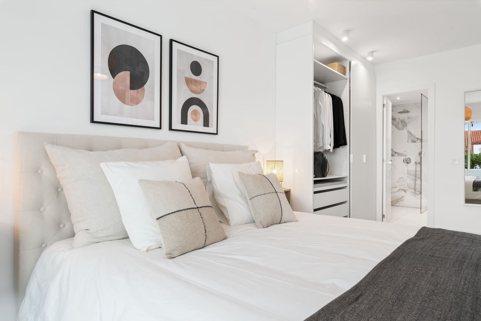 3 sypialnia Apartament na sprzedaż w Marbella z basenem garażem - 695 000 € (Ref: 9448243)