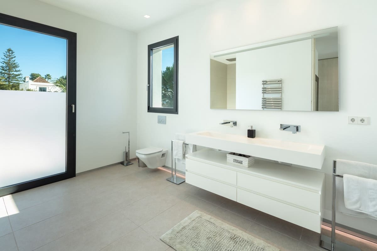 5 sypialnia Willa na sprzedaż w Marbella z basenem garażem - 5 950 000 € (Ref: 9448246)