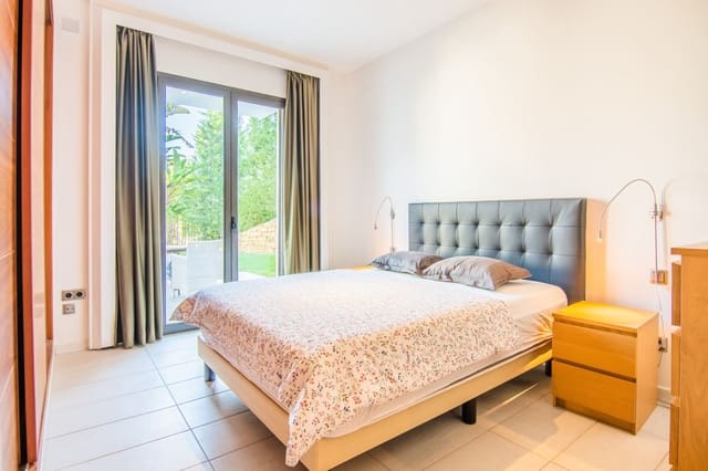 6 bedroom Villa for sale in Marbella with pool garage - € 1,860,000 (Ref: 9448259)