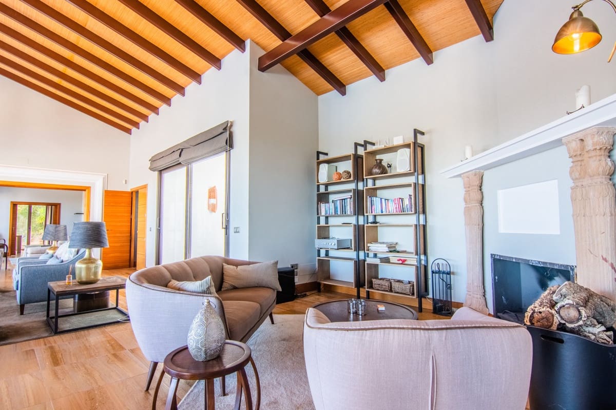 6 bedroom Villa for sale in Marbella with pool garage - € 1,860,000 (Ref: 9448259)