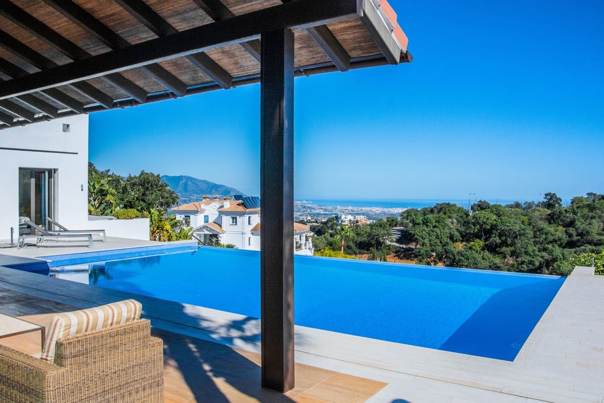 6 bedroom Villa for sale in Marbella with pool garage - € 1,860,000 (Ref: 9448259)
